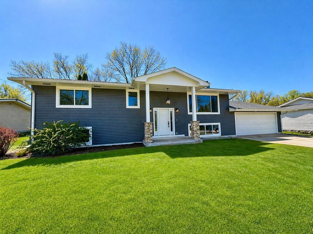 Photo of 943 Birch Boulevard, Winona, MN 55987 (MLS # 7061866)