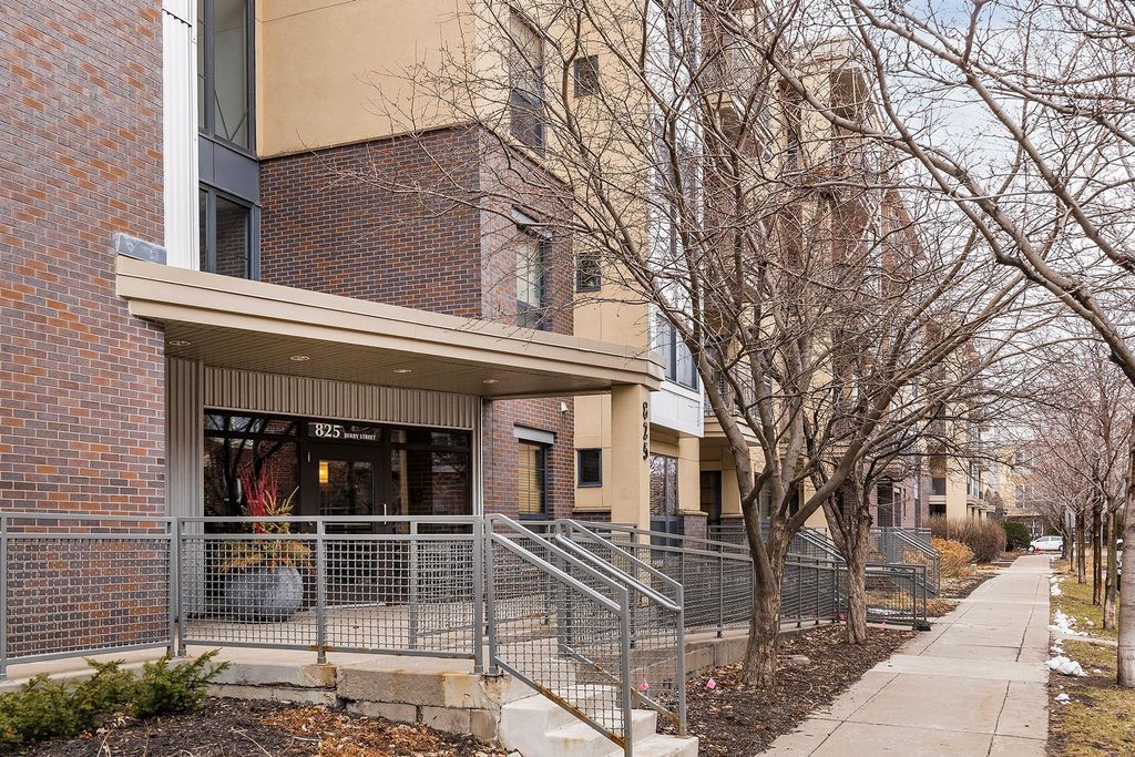 Photo of 825 Berry Street #105, Saint Paul, MN 55114 (MLS # 7037097)