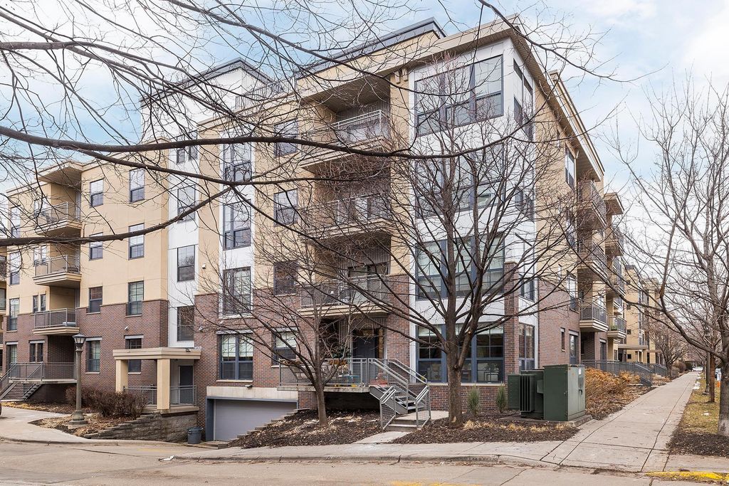 Photo of 825 Berry Street #105, Saint Paul, MN 55114 (MLS # 7037097)