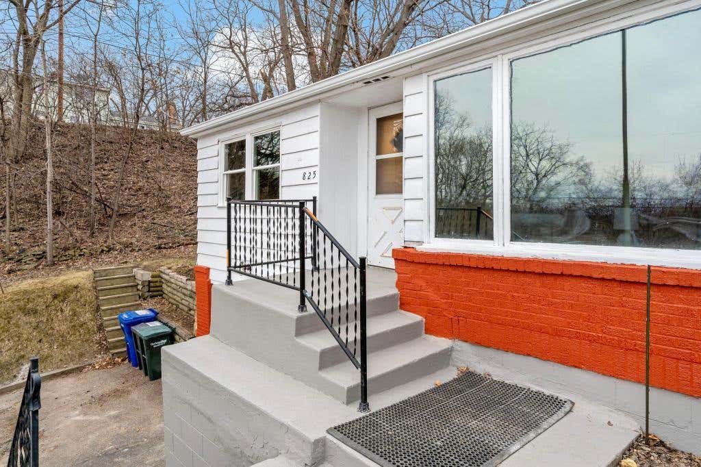 Photo of 825 Kansas Avenue, Saint Paul, MN 55107 (MLS # 7123963)