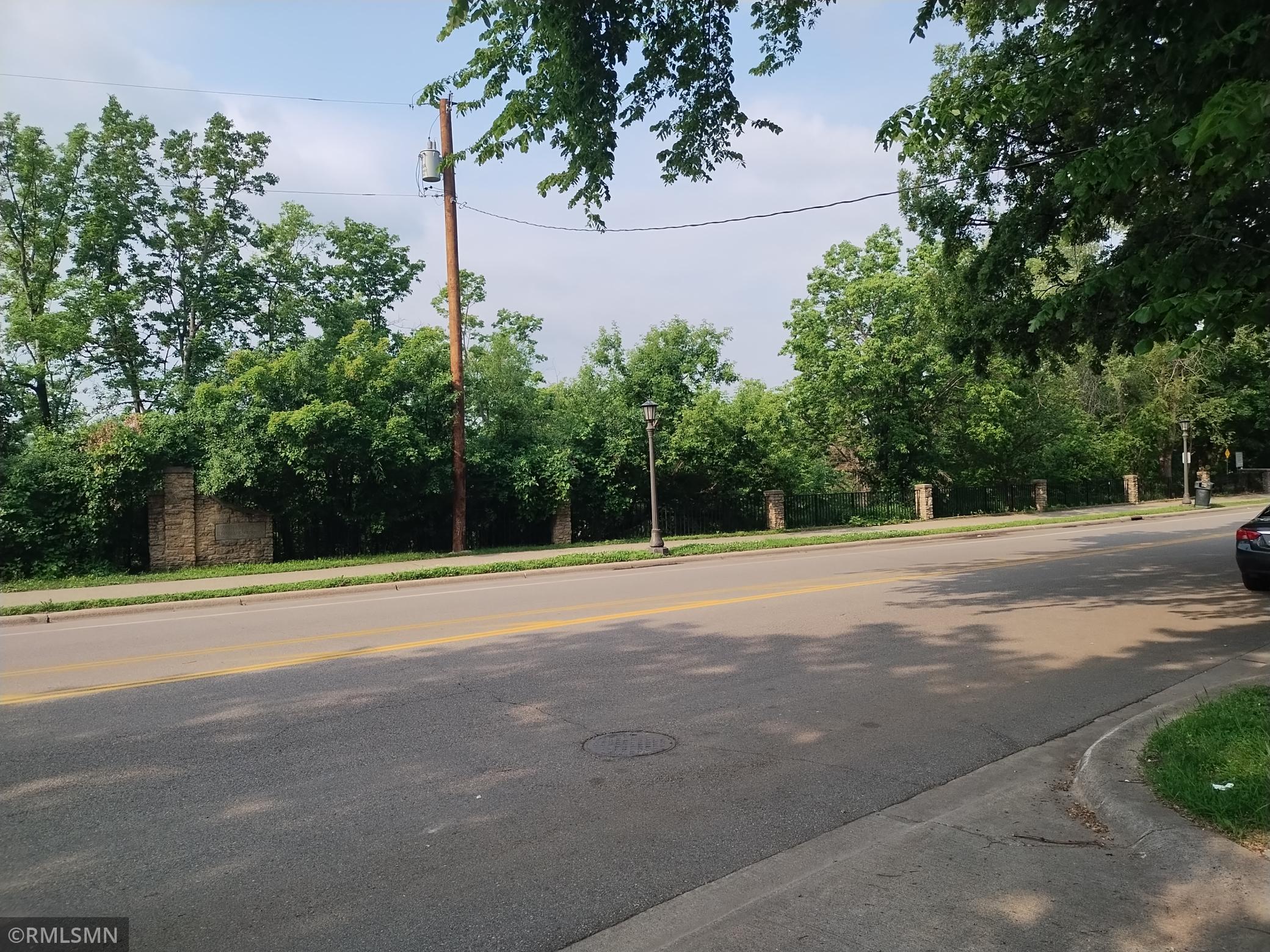 1872 Mississippi River Boulevard S