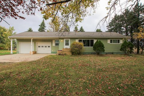 Photo of 555 N High Drive NE, Hutchinson, MN 55350 (MLS # 6805503)