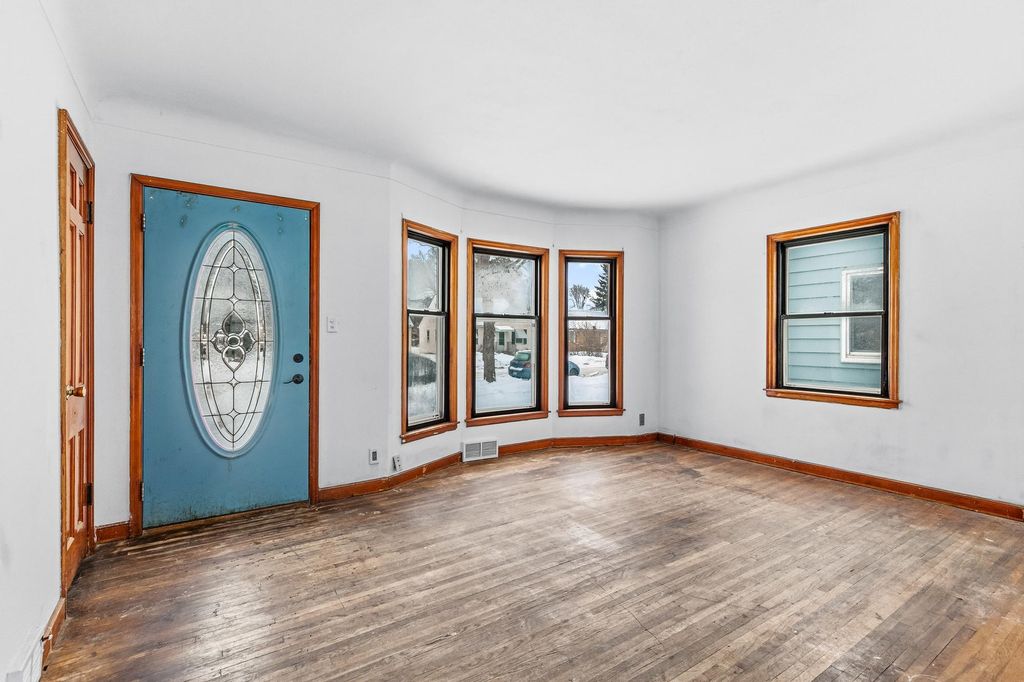 Photo of 1822 Nevada Avenue E, Saint Paul, MN 55119 (MLS # 6825643)