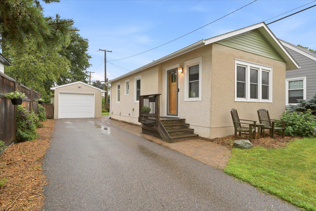 Photo of 1264 Hoyt Avenue W, Saint Paul, MN 55108 (MLS # 7108117)