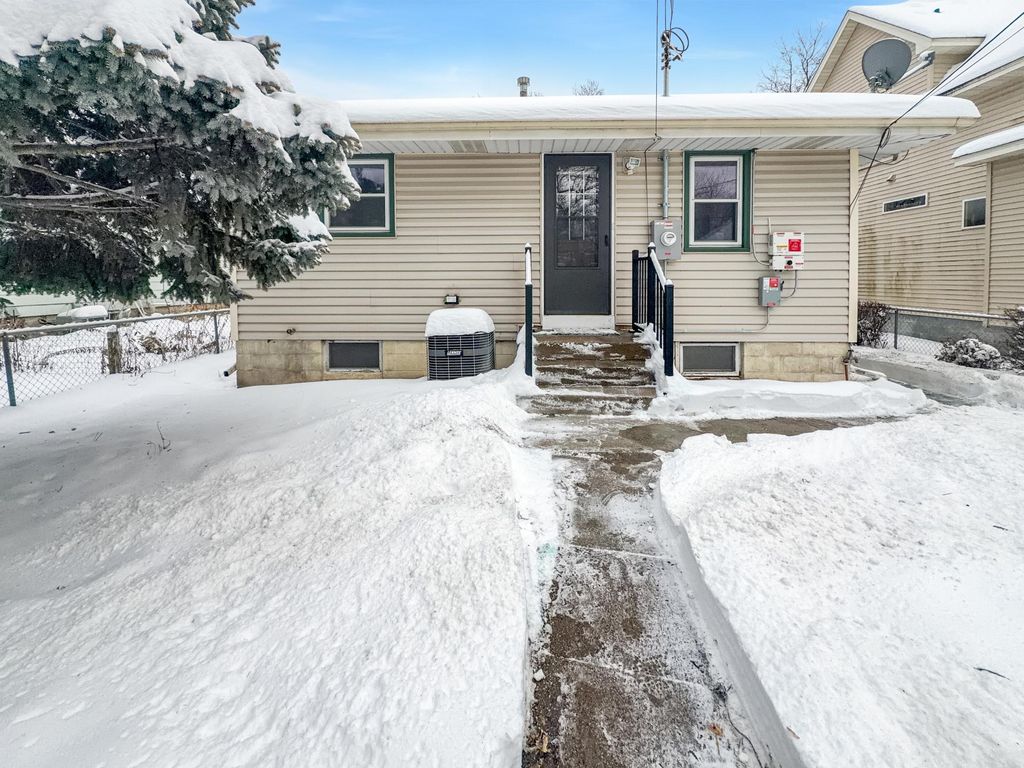 Photo of 3649 Perry Avenue N, Robbinsdale, MN 55422 (MLS # 6733115)