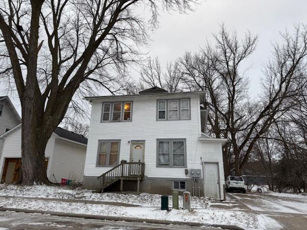 Photo of 210 7th Avenue NE, Waseca, MN 56093 (MLS # 6822587)