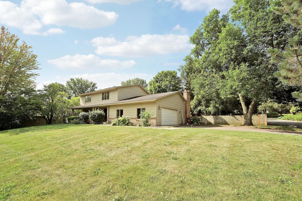 Photo of 8359 Amsden Ridge Drive, Bloomington, MN 55438 (MLS # 7113570)