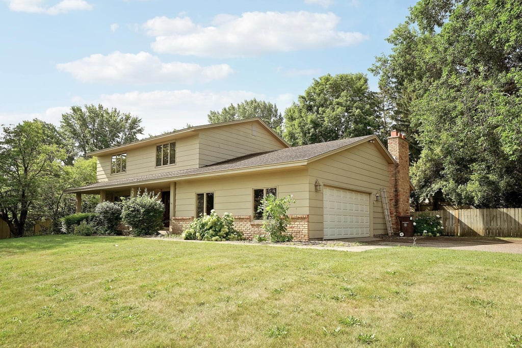Photo of 8359 Amsden Ridge Drive, Bloomington, MN 55438 (MLS # 7113570)