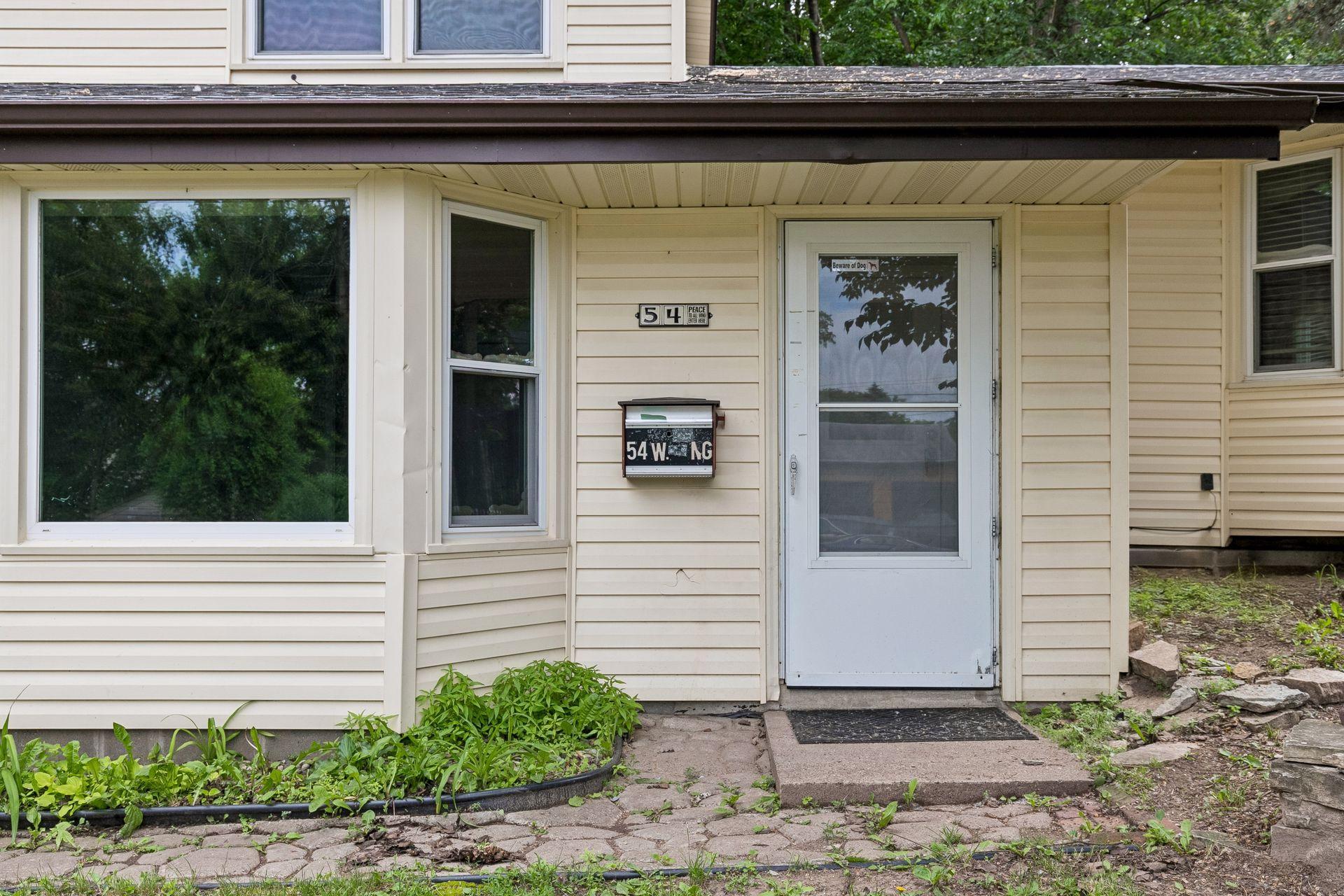 54 King Street W