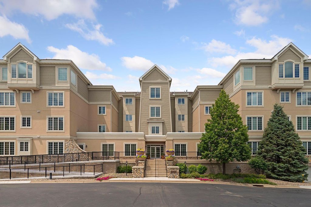 Photo of 11472 Fairfield Road W #302, Minnetonka, MN 55305 (MLS # 7011234)