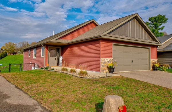 870 BRENTWOOD CIR, RIVER FALLS, WI 54022 - Image 8156e8a9d0a10cba32ed2d84be27bd21/125322623