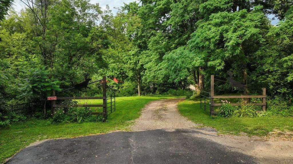 Photo of N7534 Skoy Coulee Road, Mindoro, WI 54644 (MLS # 7048846)