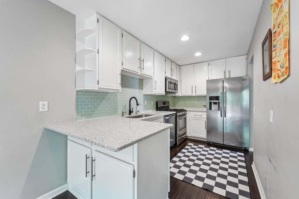 Photo of 12311 Oak Leaf Court, Burnsville, MN 55337 (MLS # 7128116)