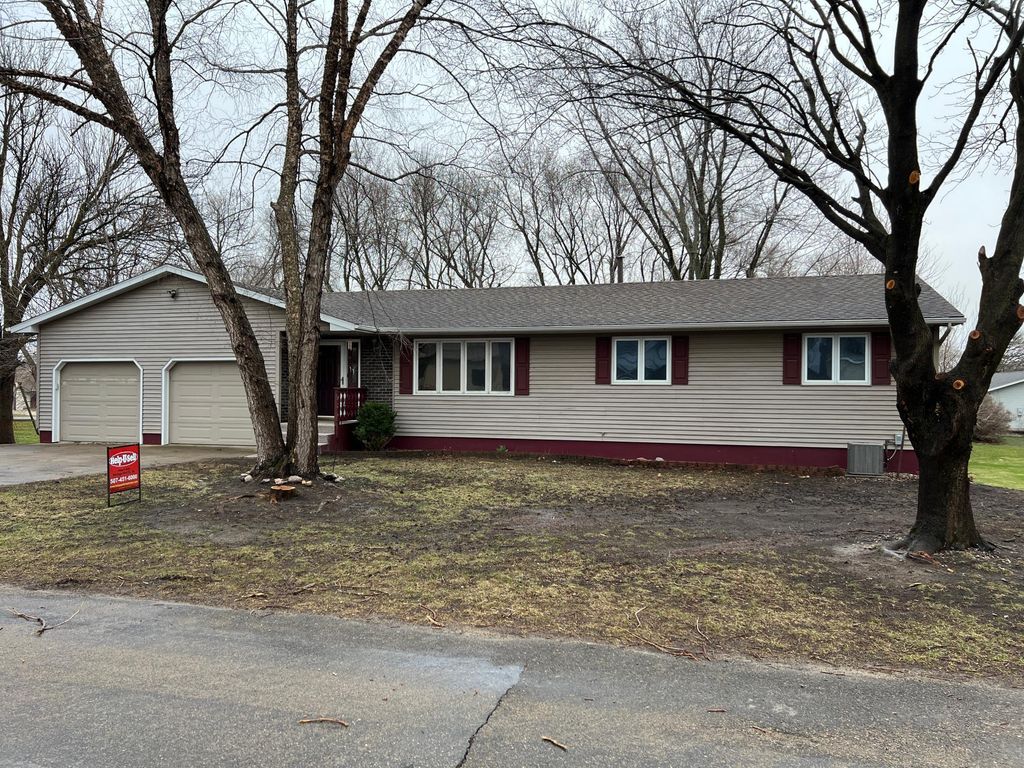 Photo of 703 S 3rd Street, Ellendale, MN 56026 (MLS # 7048826)
