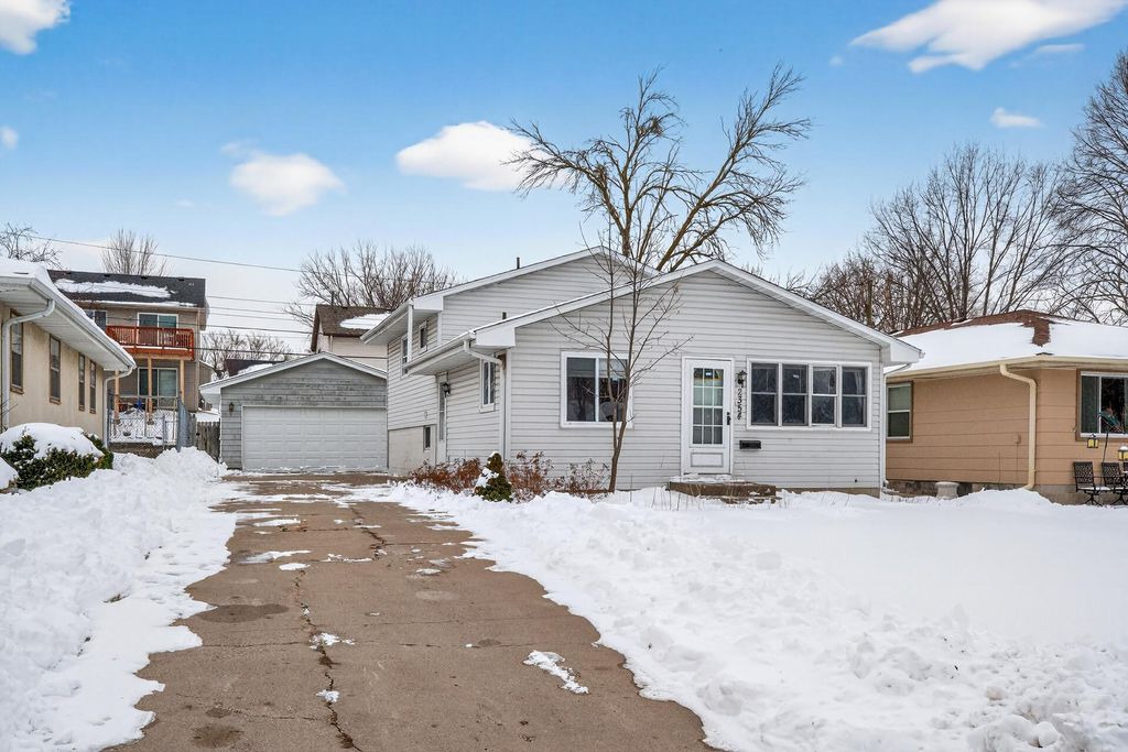 Photo of 2354 Burke Avenue E, North Saint Paul, MN 55109 (MLS # 7038119)