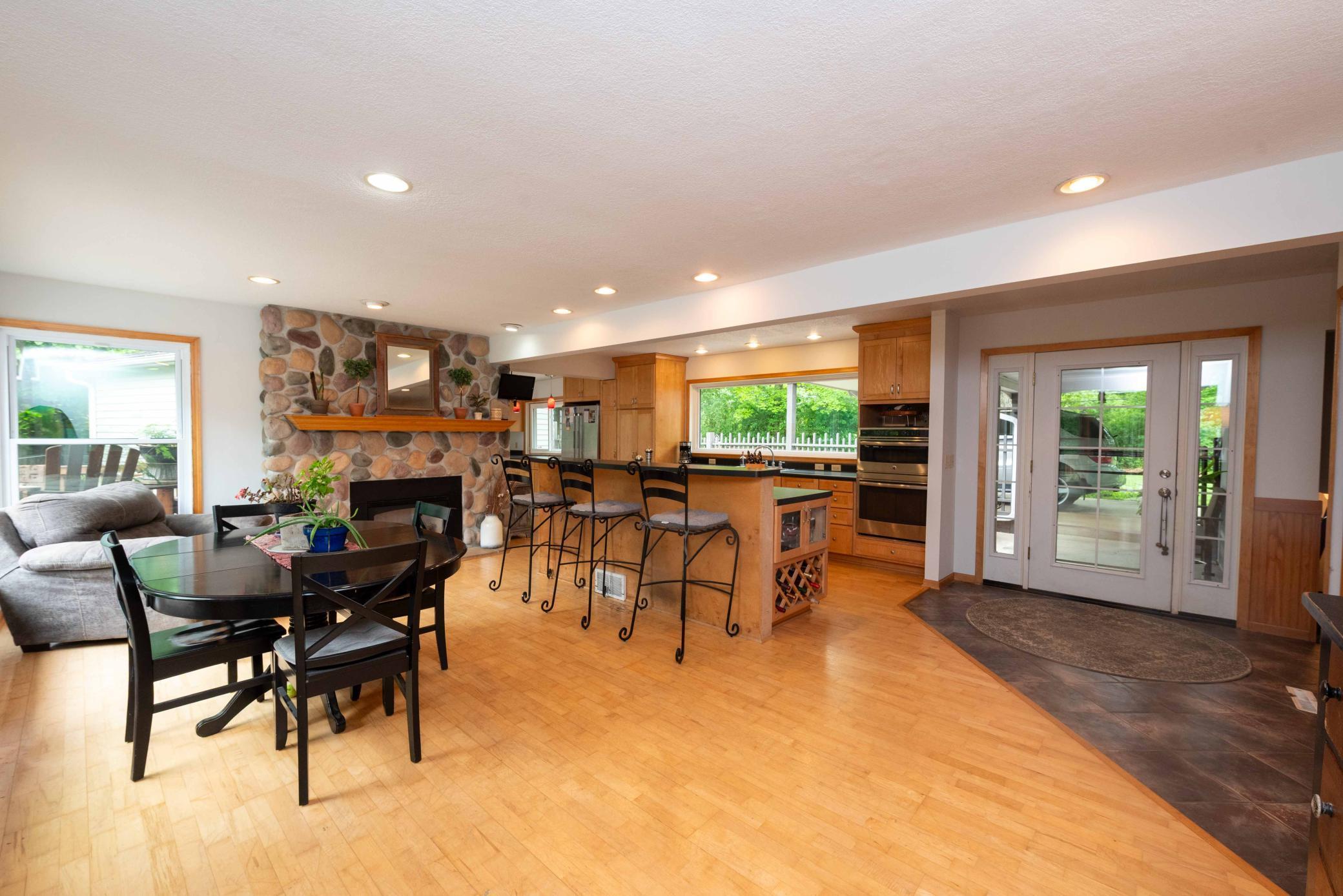 840 N Shore Drive W