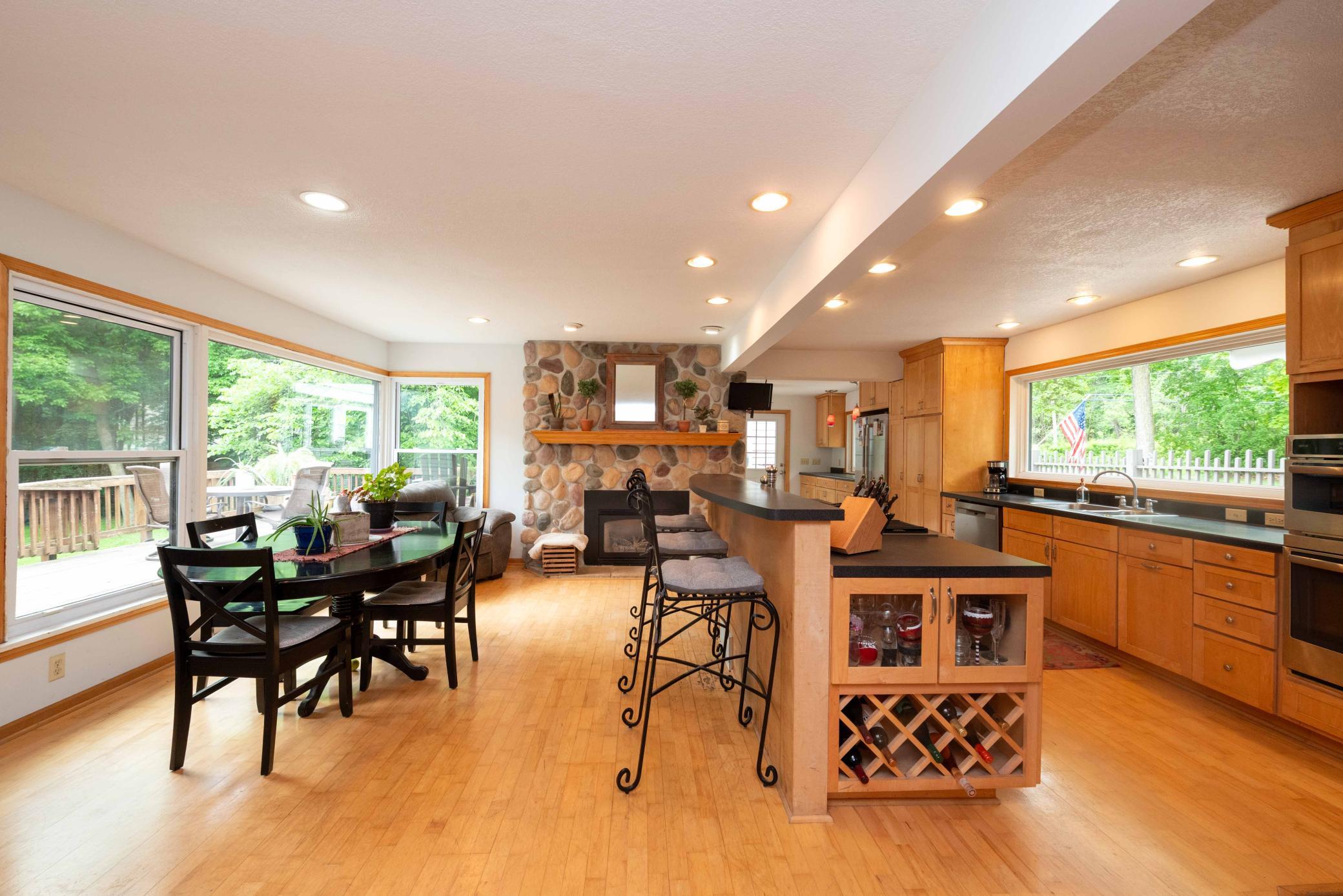 840 N Shore Drive W