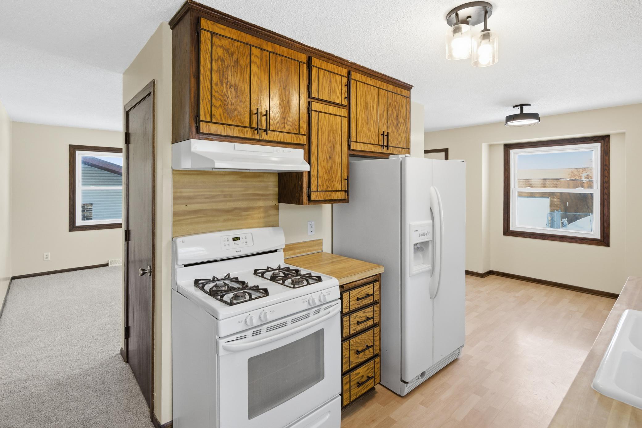 960 43 1/2 Avenue NE