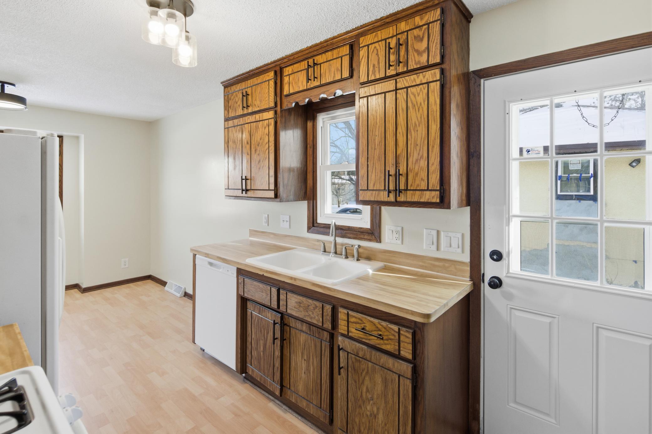 960 43 1/2 Avenue NE