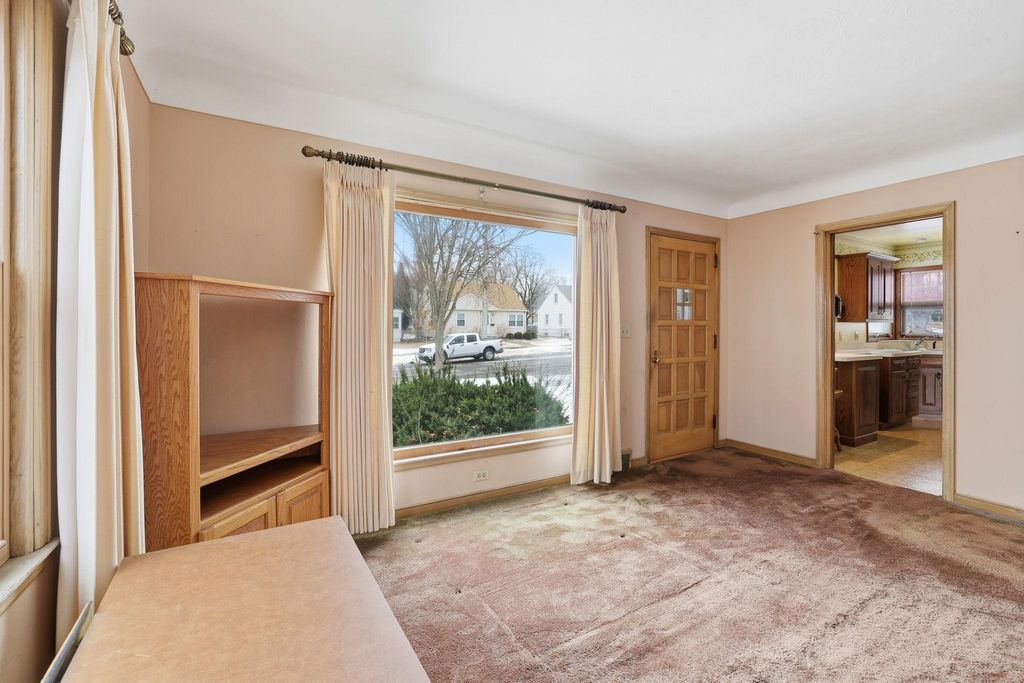 Photo of 1610 Fremont Avenue, Saint Paul, MN 55106 (MLS # 7019831)