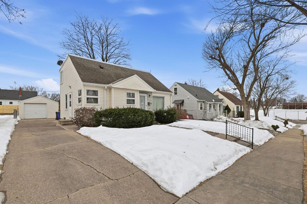 Photo of 1610 Fremont Avenue, Saint Paul, MN 55106 (MLS # 7019831)