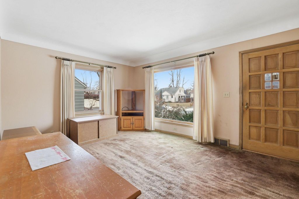 Photo of 1610 Fremont Avenue, Saint Paul, MN 55106 (MLS # 7019831)