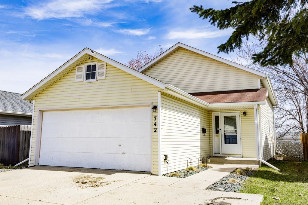 Photo of 742 47 1/2 Street S, Fargo, ND 58103 (MLS # 7059102)