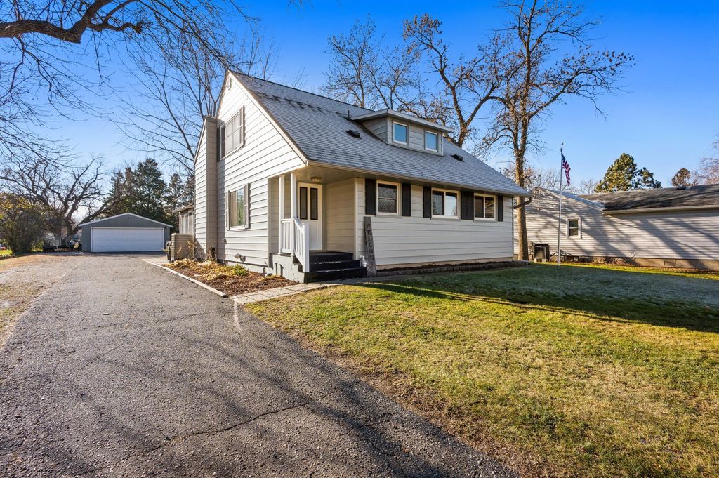 Photo of 817 1st Street SE, Elbow Lake, MN 56531 (MLS # 6821122)