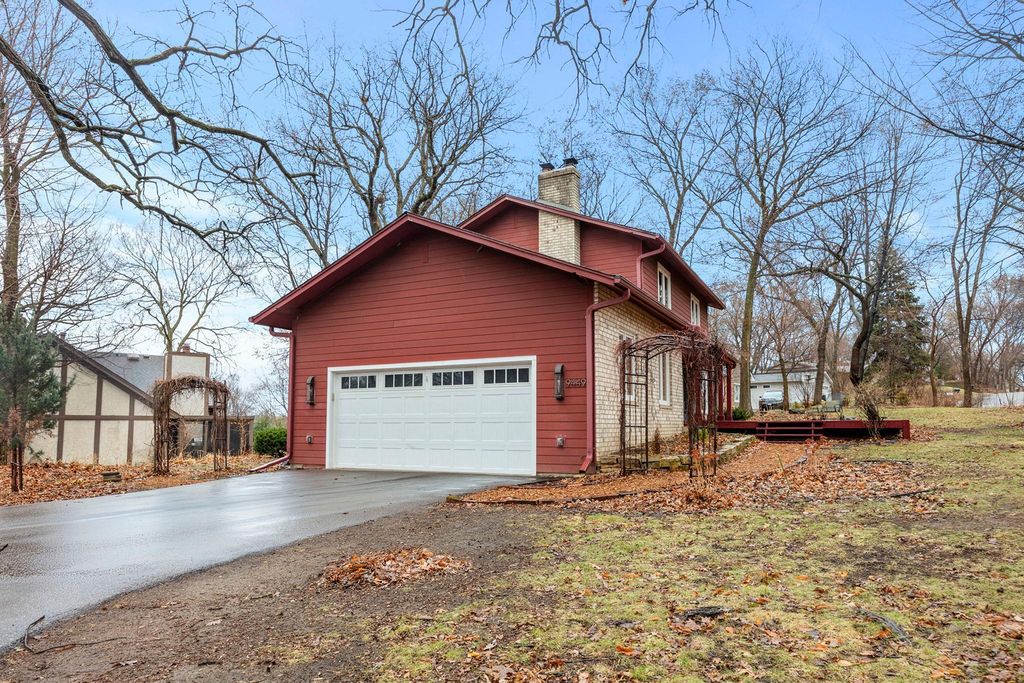 Photo of 9449 Woodridge Drive, Eden Prairie, MN 55347 (MLS # 7050974)