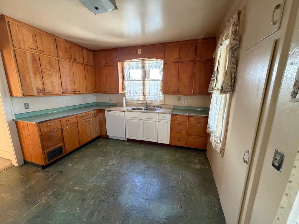 Photo of 915 4th Street S, Stillwater, MN 55082 (MLS # 7158156)