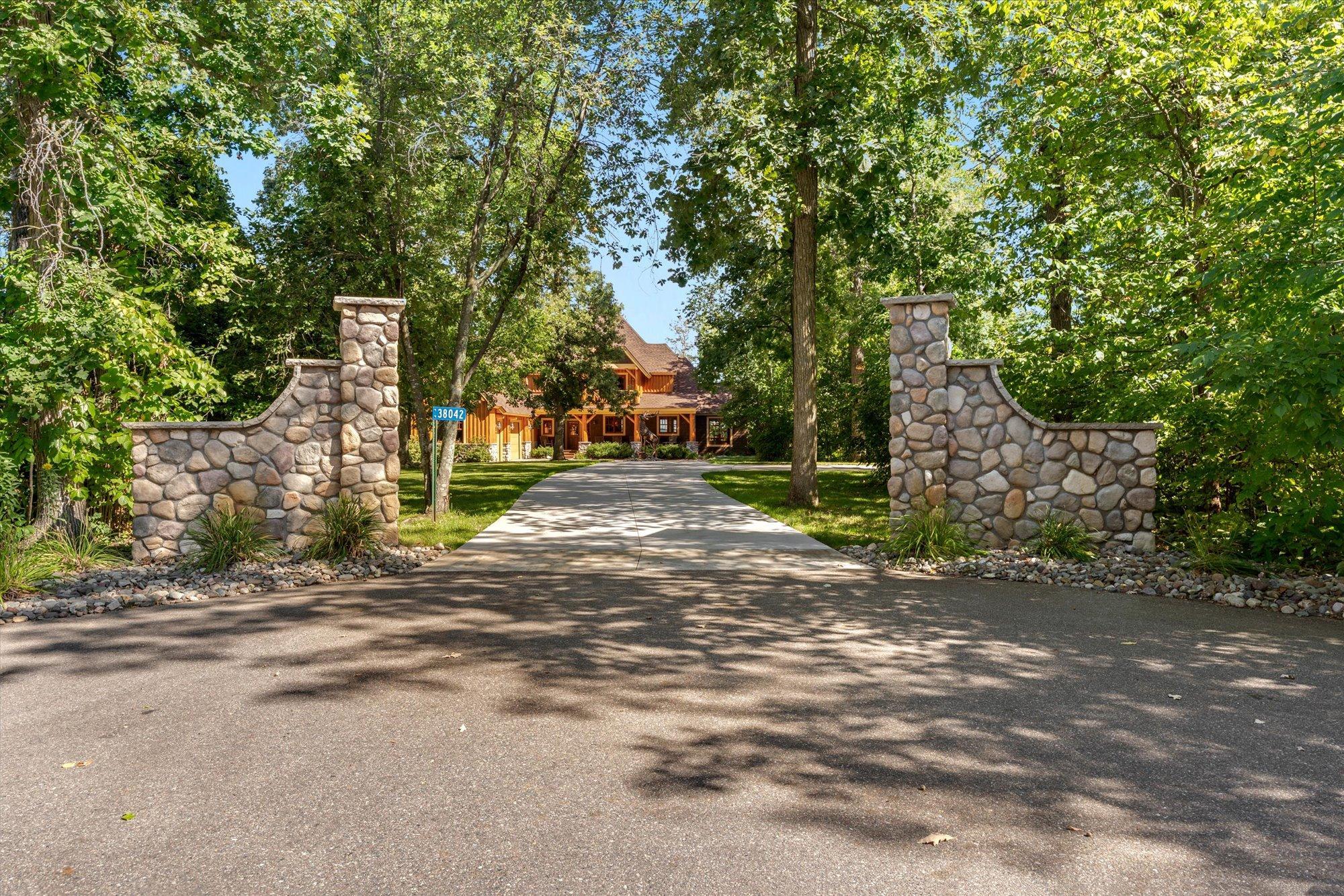 38042 Donaldson Point