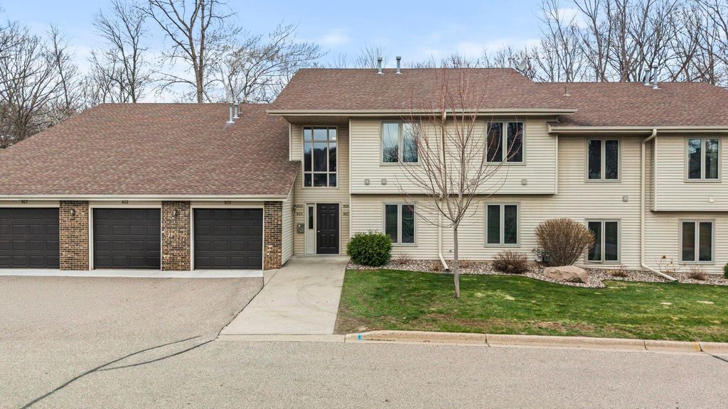 Photo of 929 Oakwood Heights Circle #6, Eagan, MN 55123 (MLS # 7038262)