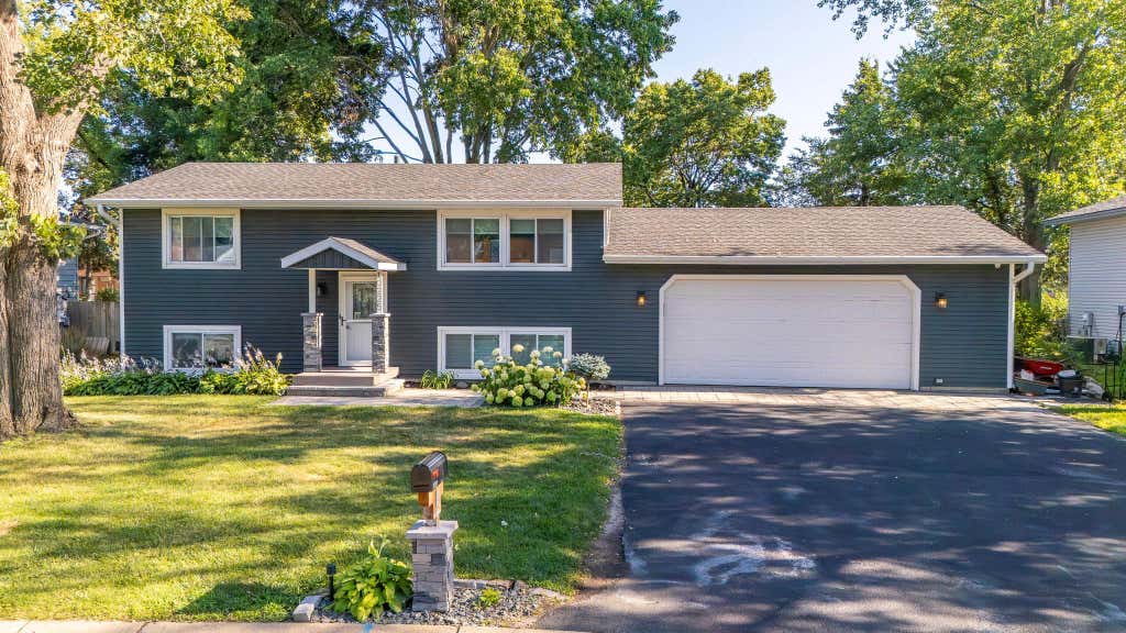 Photo of 10225 99th Avenue N, Maple Grove, MN 55369 (MLS # 7122186)