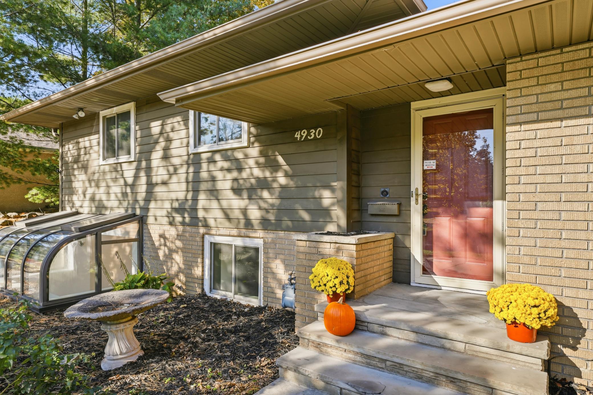 4930 Winsdale Street N