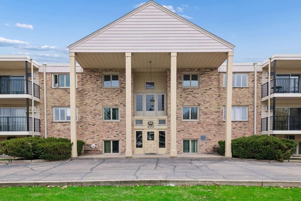 Photo of 4351 Parklawn Avenue #205E, Edina, MN 55435 (MLS # 7056327)