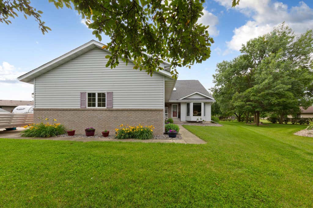 Photo of 908 9th Street SE, Waseca, MN 56093 (MLS # 7088860)