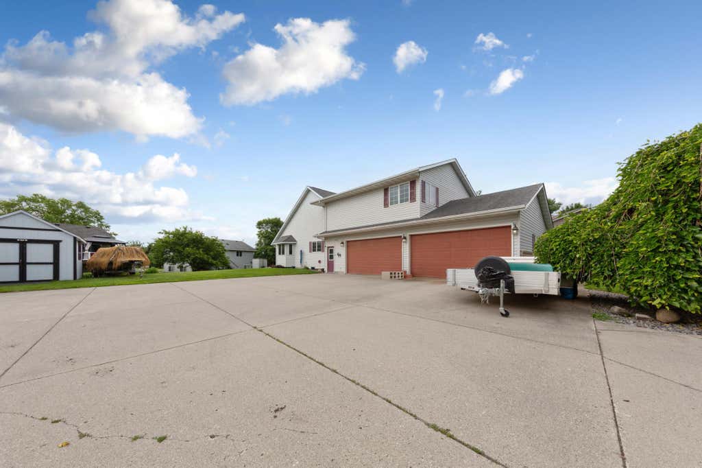 Photo of 908 9th Street SE, Waseca, MN 56093 (MLS # 7088860)