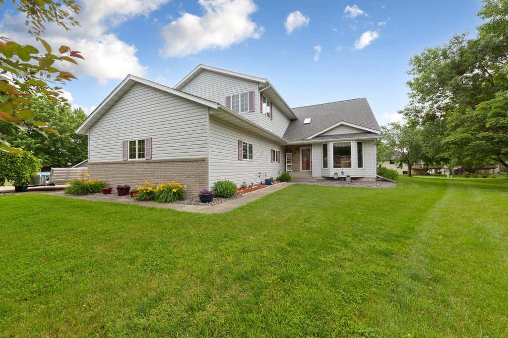 Photo of 908 9th Street SE, Waseca, MN 56093 (MLS # 7088860)