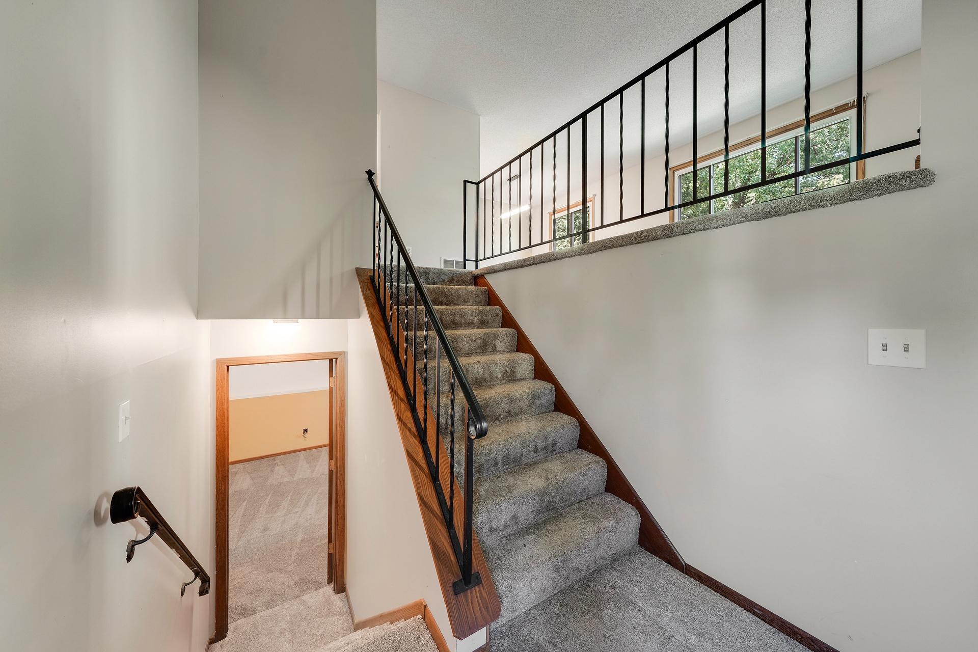 800 Hawthorne Avenue E