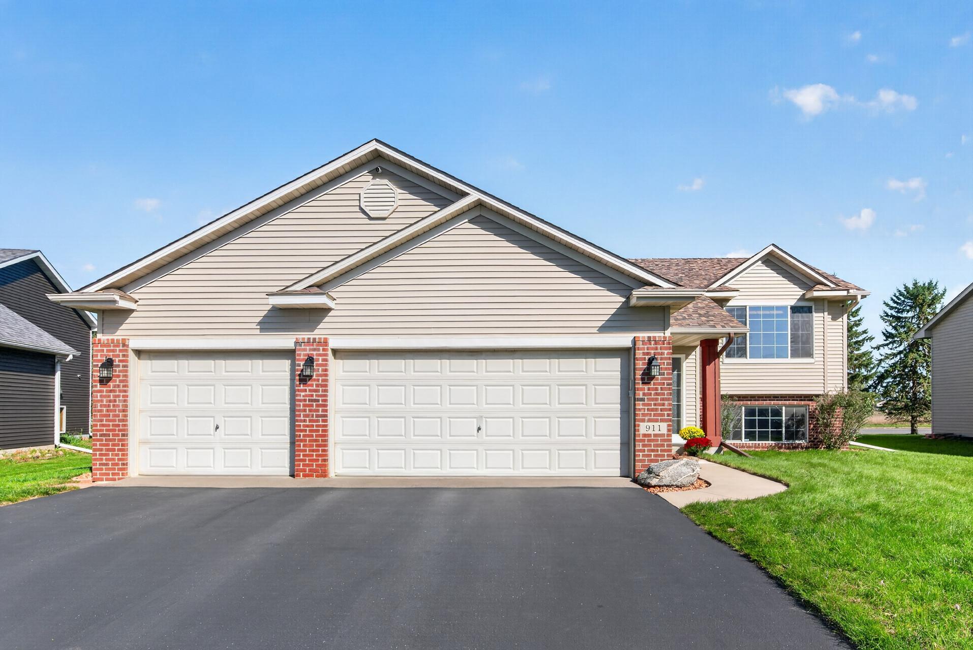 911 Cobblestone Lane