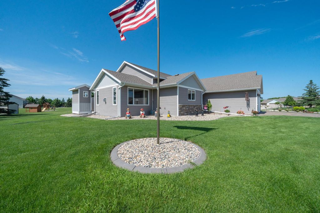 Photo of 814 Curt Felt Drive, Alexandria, MN 56308 (MLS # 7098960)