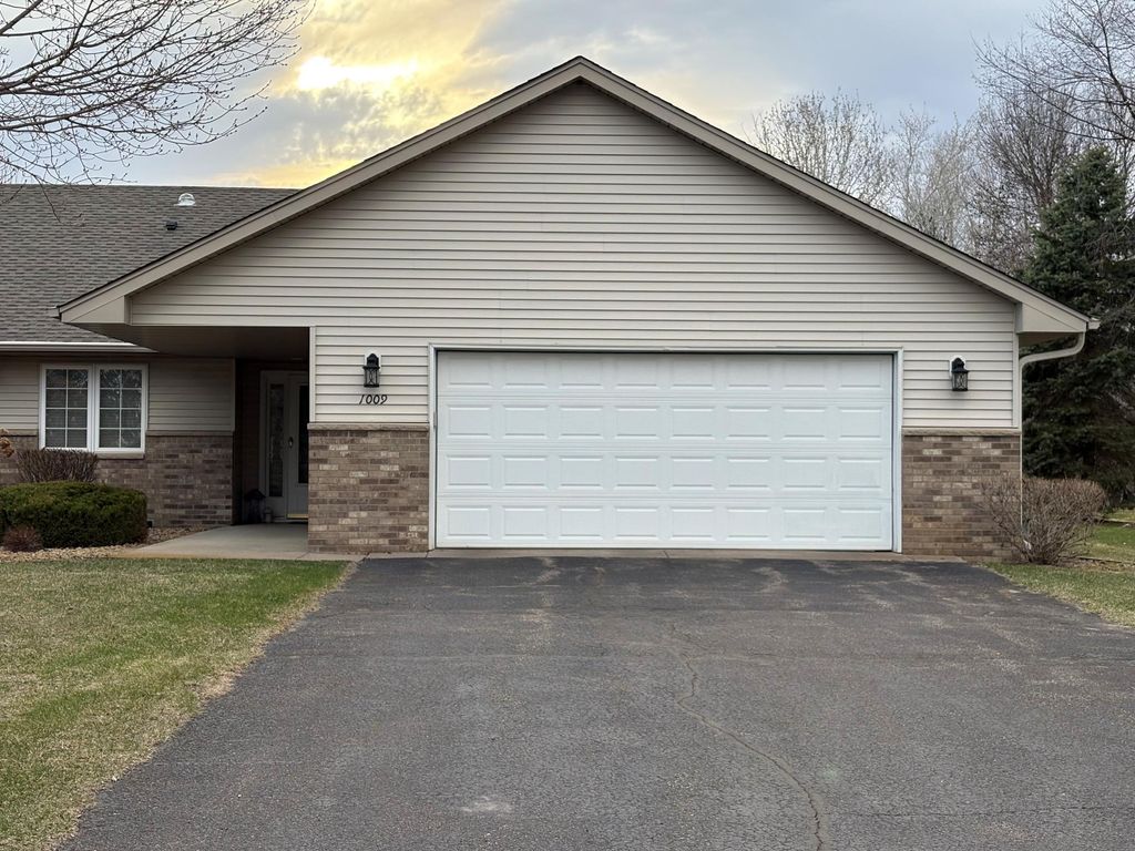 Photo of 1009 Fairway Drive, Princeton, MN 55371 (MLS # 7056594)