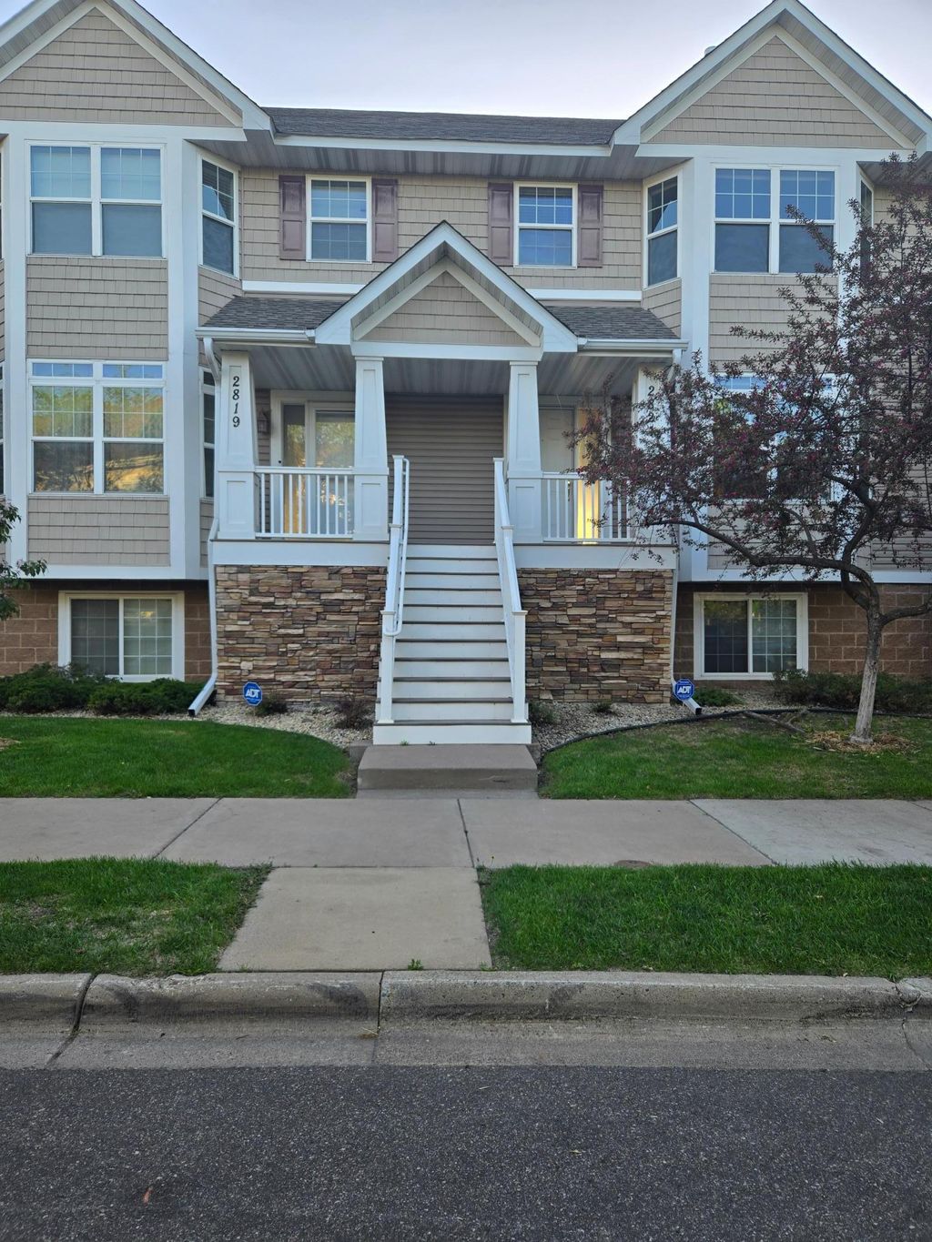 Photo of 2821 Arona Street, Roseville, MN 55113 (MLS # 6826418)