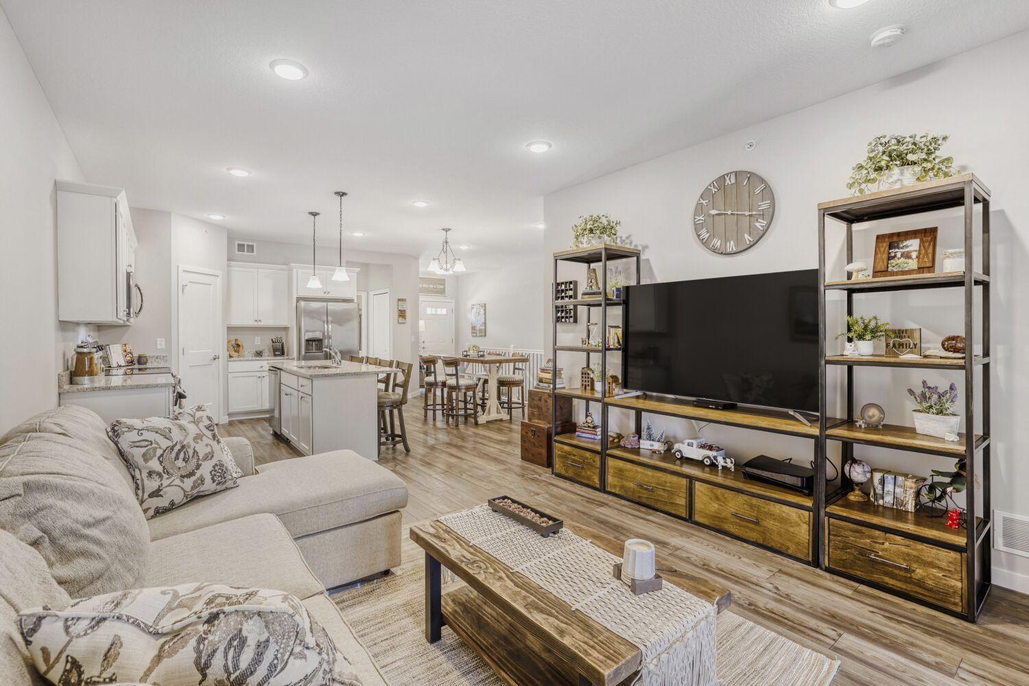 9105 Lexington Ave N B