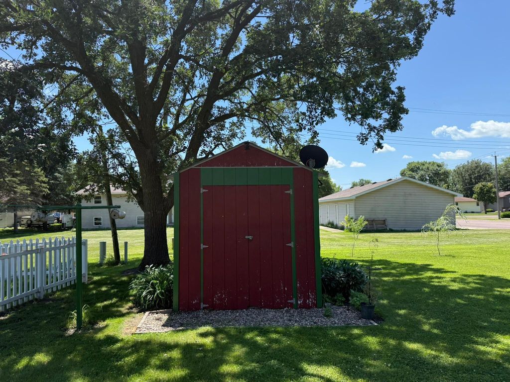 Photo of 498 7th Street SW, Wells, MN 56097 (MLS # 6749063)