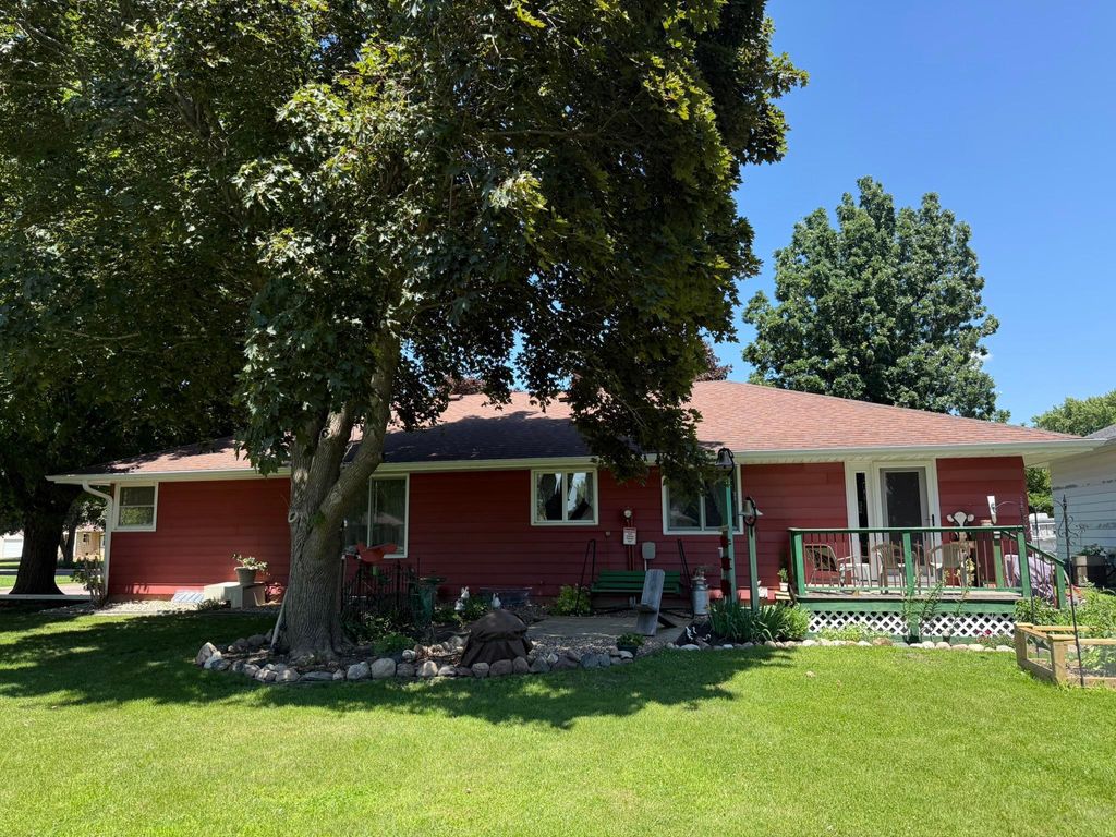 Photo of 498 7th Street SW, Wells, MN 56097 (MLS # 6749063)