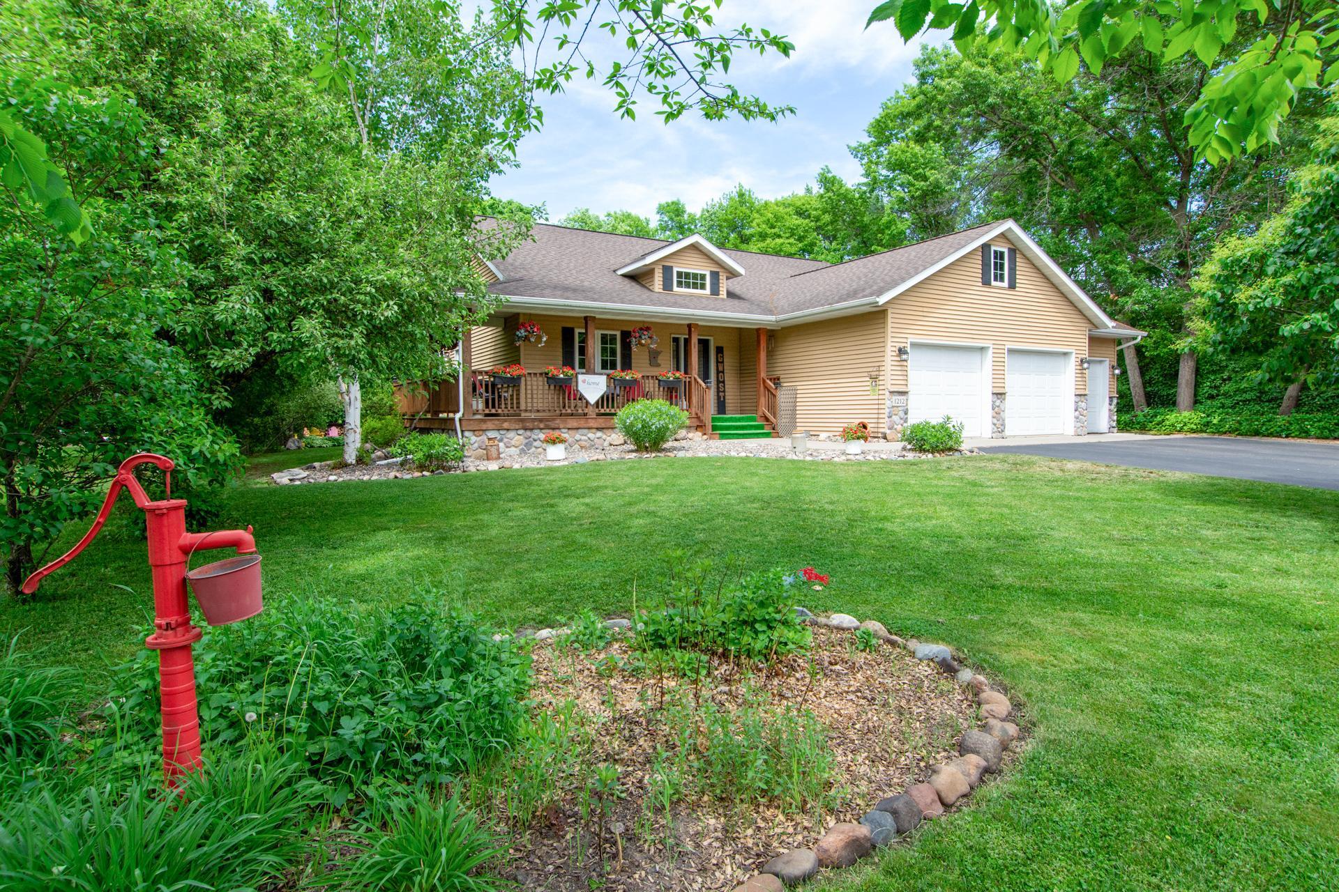 1212 Parkview Drive SW - Photo 2