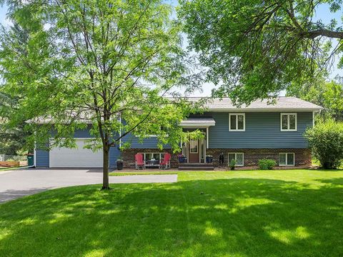 806 Grandview Drive Hudson WI 54016