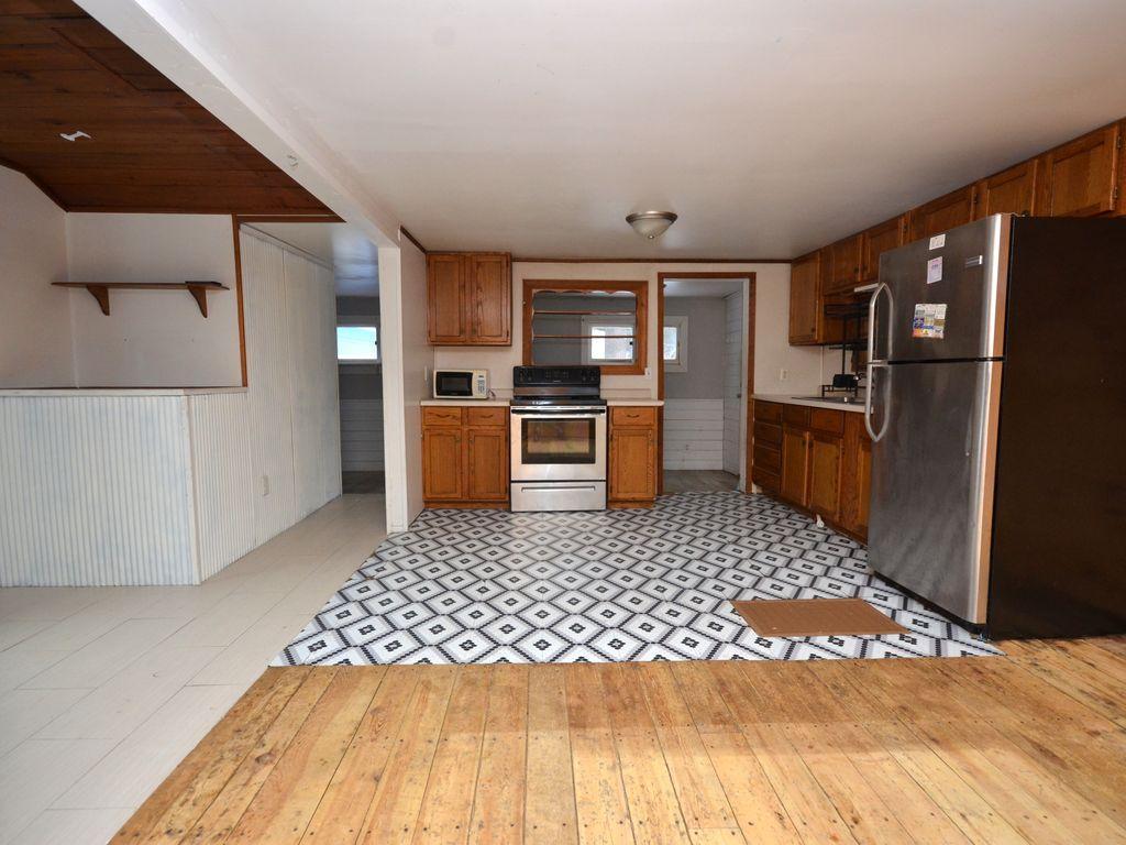 304 Central Avenue N