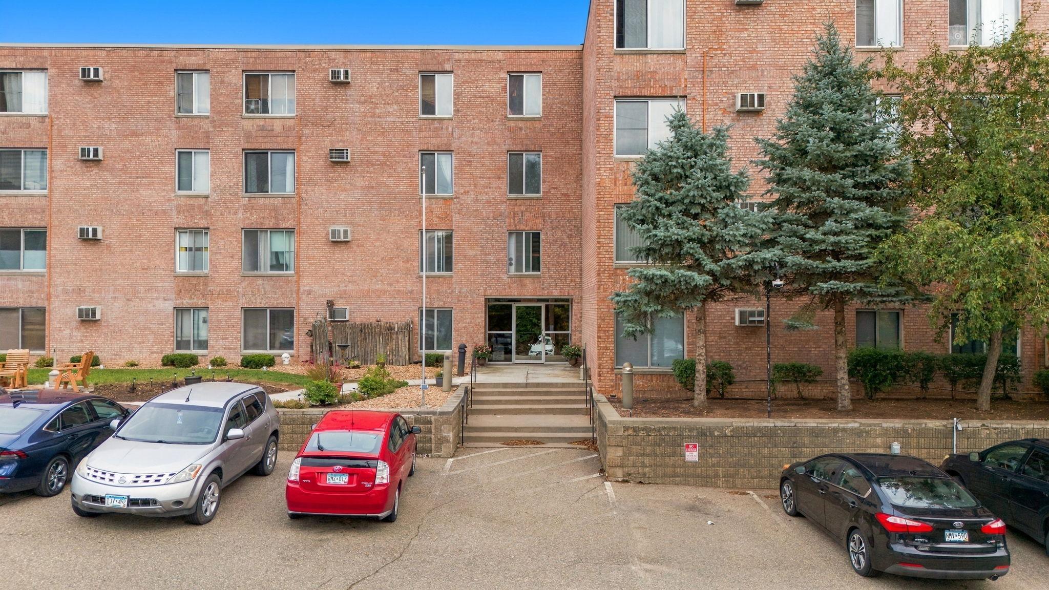 329 Geneva Avenue N 117
